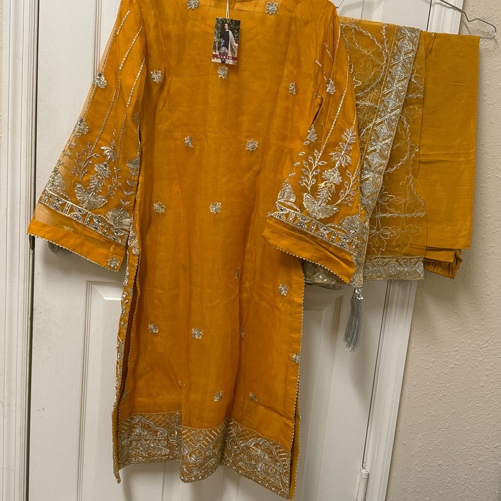 NWT Dress For Haldi yellow Indian Pakistani Event Wear Wedding Dress #829 - Picture 6 of 12